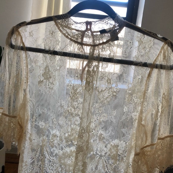 Romantic Lace Top - Picture 11 of 12